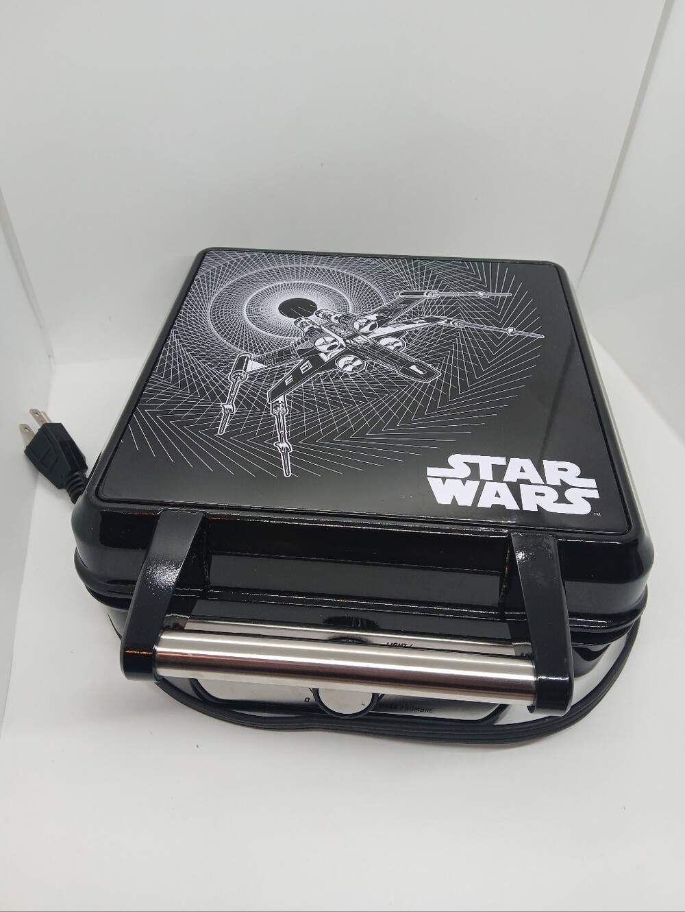​Star Wars X-Wing 4 Slice Waffle Maker Black Millennium Falcon Rebel Alliance